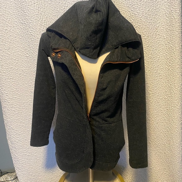 Rose gold accented fitted hooded sweater by RipZone - Picture 4 of 6